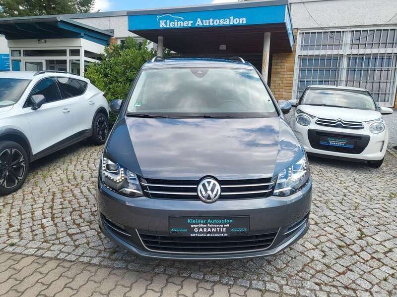 Grau Gebraucht 2015 VW Sharan Highline Van / Kleinbus | 19.999 € (Fairer Preis) - Bild 1/3