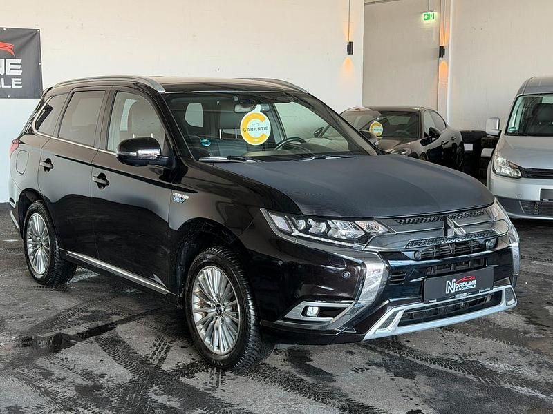 Gebraucht Mitsubishi Outlander P-HEV Edition 224 PS (164 kW) 2018 Schwarz SUV