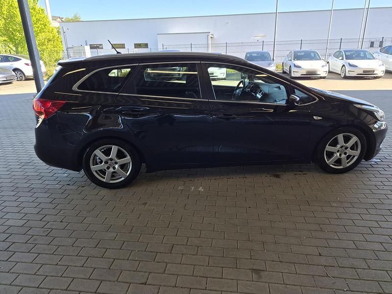 Second-hand Kia Ceed 128 CP (94 kW) 2013 Negru Hatchback