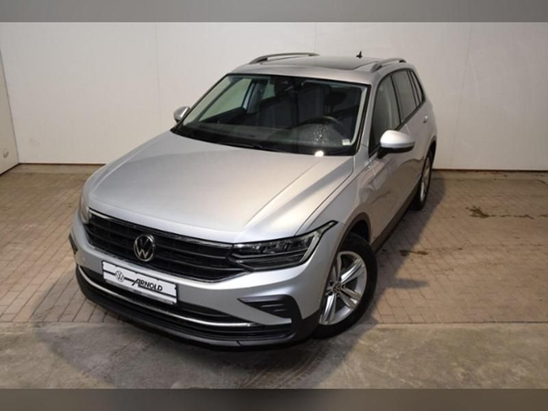 Gebraucht VW Tiguan Active 150 PS (110 kW) 2023 Reflexsilber metallic SUV