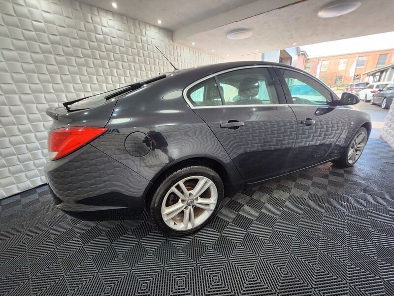 Gebraucht Opel Insignia Selection 160 PS (117 kW) 2011 Schwarz Limousine