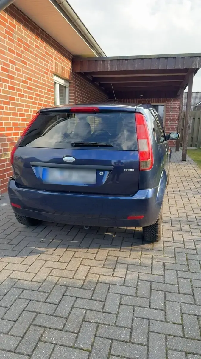 Gebraucht Ford Fiesta 68 PS (50 kW) 2004 Blau Kleinwagen
