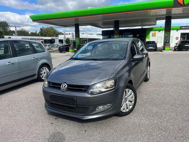 Grau Gebraucht 2012 VW Polo Comfortline Limousine | 4.299 € (Fairer Preis) - Bild 1/4