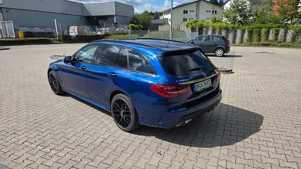Gebraucht Mercedes C300e AMG 306 PS (225 kW) 2020 Blau Limousine