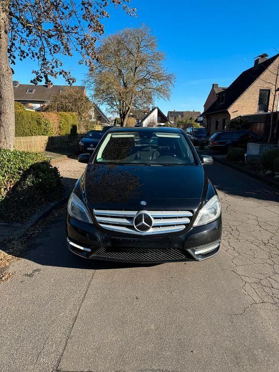 Gebraucht Mercedes B180 109 PS (80 kW) 2012 Schwarz Van / Kleinbus