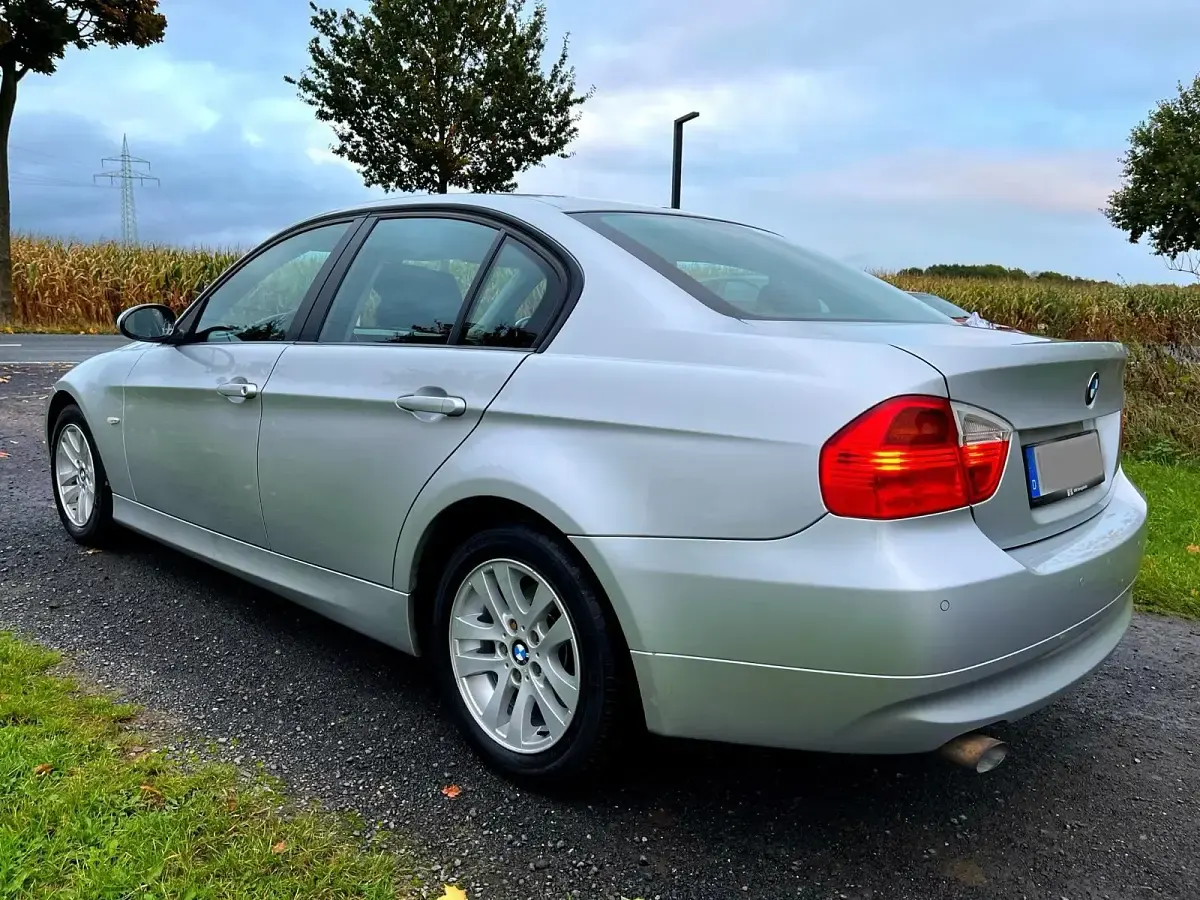 Gebraucht BMW 318 122 PS (89 kW) 2006 Grau Limousine