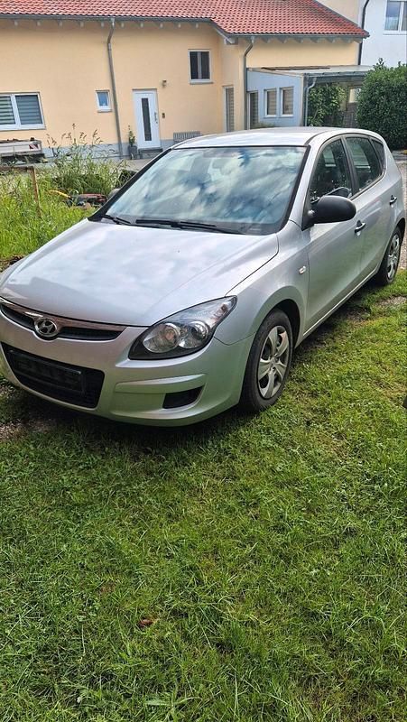 Silber Gebraucht 2009 Hyundai i30 Edition+ Limousine | 1.290 € (Guter Preis) - Bild 1/4