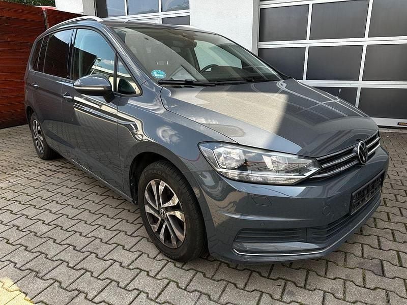 Grau Gebraucht 2022 VW Touran Active Van / Kleinbus | 14.999 € (Superpreis) - Bild 1/4