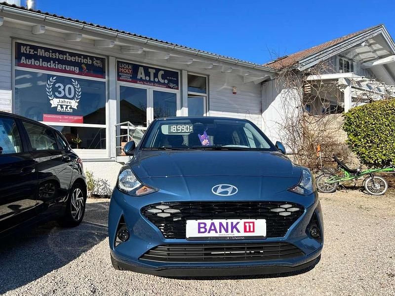 Gebraucht Hyundai i10 GO! 77 PS (56 kW) 2024 Vibrant blue pearl Kleinwagen