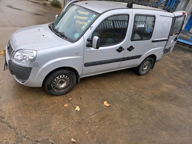 Grau Gebraucht 2008 Fiat Doblò Van / Kleinbus | 950 € (Guter Preis) - Bild 1/4