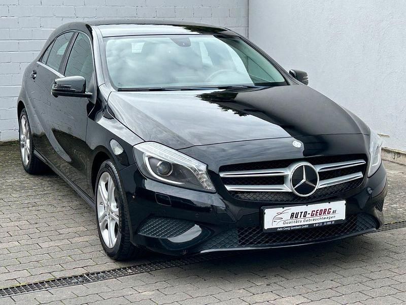 Schwarz Gebraucht 2015 Mercedes A180 Limousine | 12.999 € (Fairer Preis) - Bild 1/4