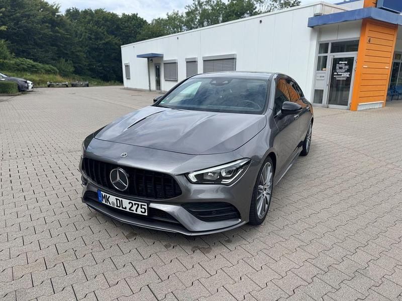 Grau Gebraucht 2020 Mercedes CLA250 Shooting Brake AMG line Kombi | 31.999 € (Etwas zu teuer) - Bild 1/4