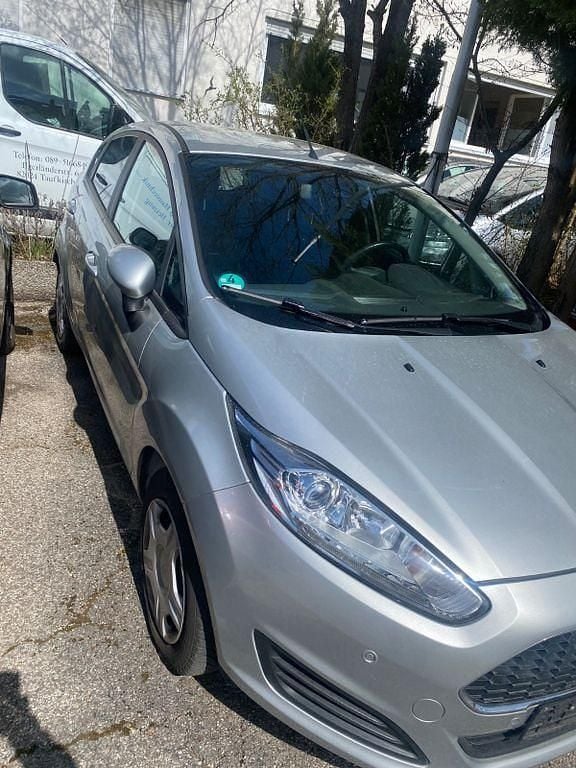 Gebraucht Ford Fiesta Trend 101 PS (74 kW) 2016 Silber Limousine