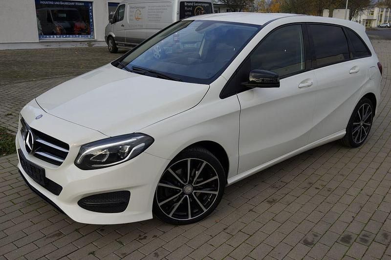 Weiß Gebraucht 2016 Mercedes B200 Night Van / Kleinbus | 12.499 € (Fairer Preis) - Bild 1/4