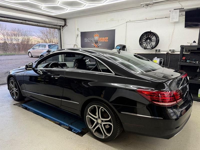 Gebraucht Mercedes E200 AMG 184 PS (135 kW) 2016 Schwarz Coupé