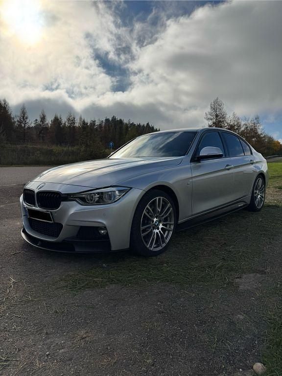 Silber Gebraucht 2017 BMW 325 M Sport Limousine | 24.300 € (Fairer Preis) - Bild 1/4