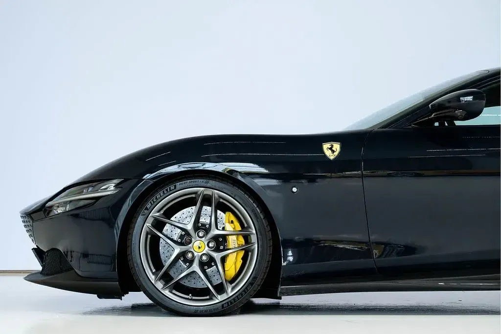 Gebraucht Ferrari Roma 620 PS (456 kW) 2021 Blau Coupé