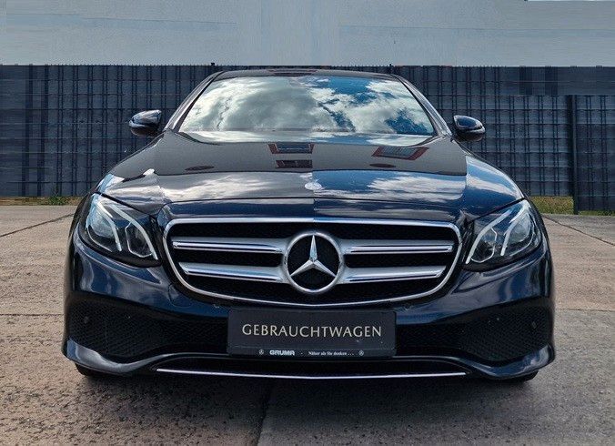 Schwarz Gebraucht 2017 Mercedes E250 Avantgarde Limousine | 19.999 € (Fairer Preis) - Bild 1/4