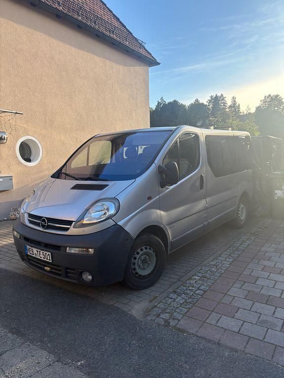 Gebraucht Opel Vivaro 102 PS (75 kW) 2002 Silber Van / Kleinbus