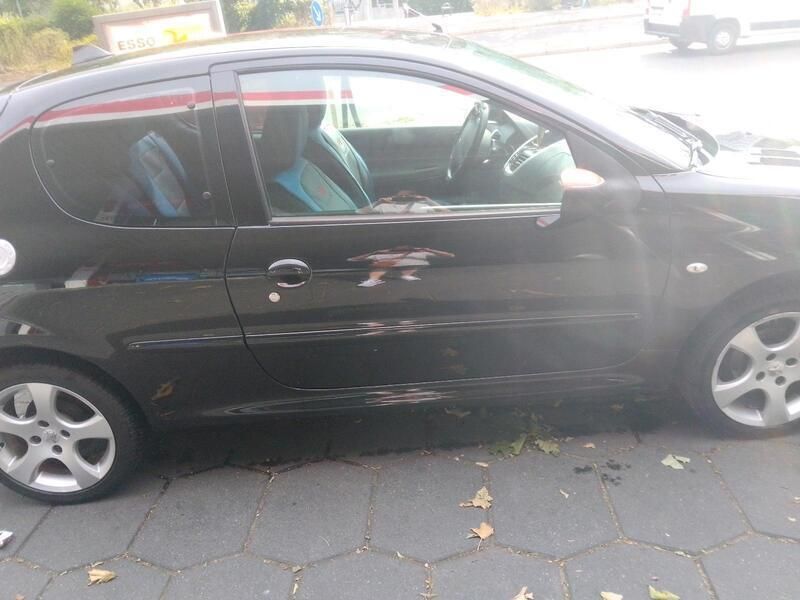 Schwarz Gebraucht 2012 Peugeot 206 Kleinwagen | 3.500 € - Bild 1/4