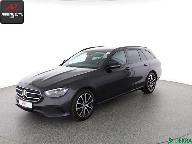 Grau Gebraucht 2022 Mercedes E220 Avantgarde Limousine | 33.680 € (Superpreis) - Bild 1/4