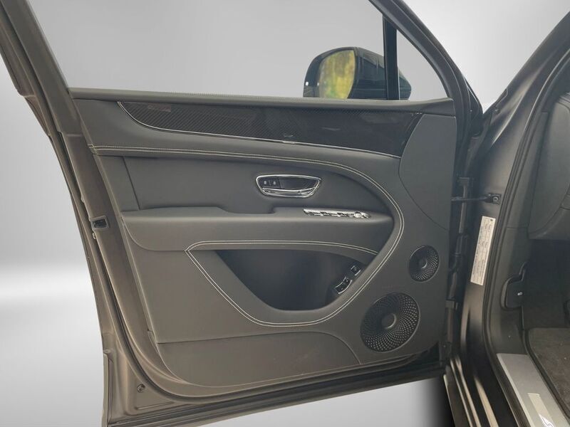 Gebraucht Bentley Bentayga 551 PS (405 kW) 2024 Royal ebony satin SUV