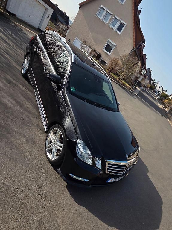 Gebraucht Mercedes E350 Avantgarde 265 PS (194 kW) 2012 Schwarz Limousine