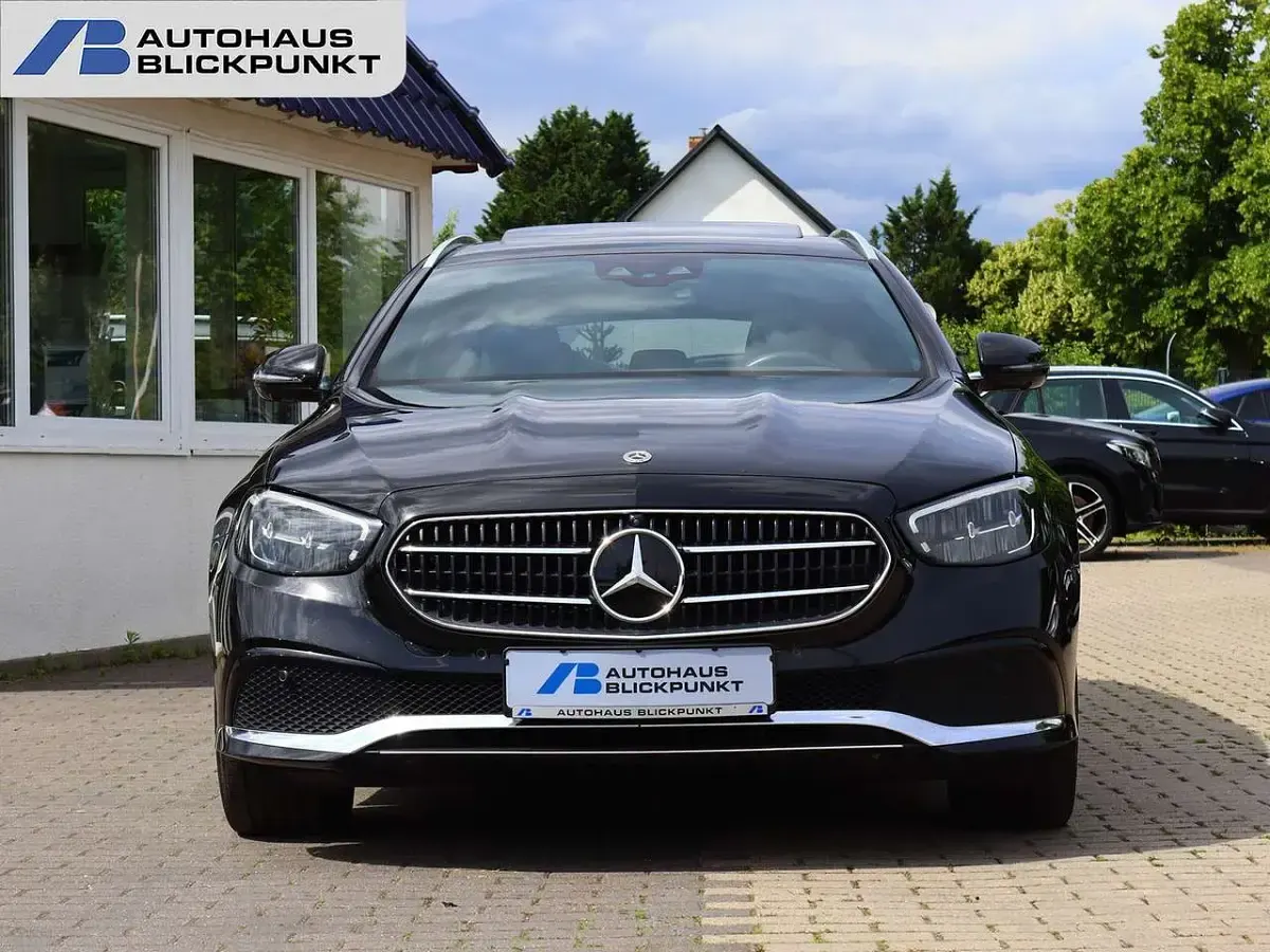 Gebraucht Mercedes E300 306 PS (225 kW) 2022 Obsidianschwarz Kombi