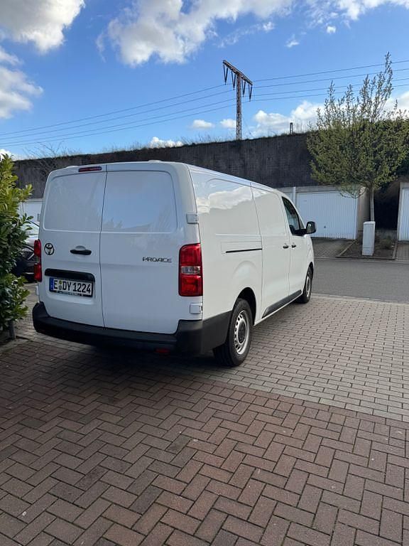 Gebraucht Toyota Proace 144 PS (105 kW) 2024 Weiß Van / Kleinbus