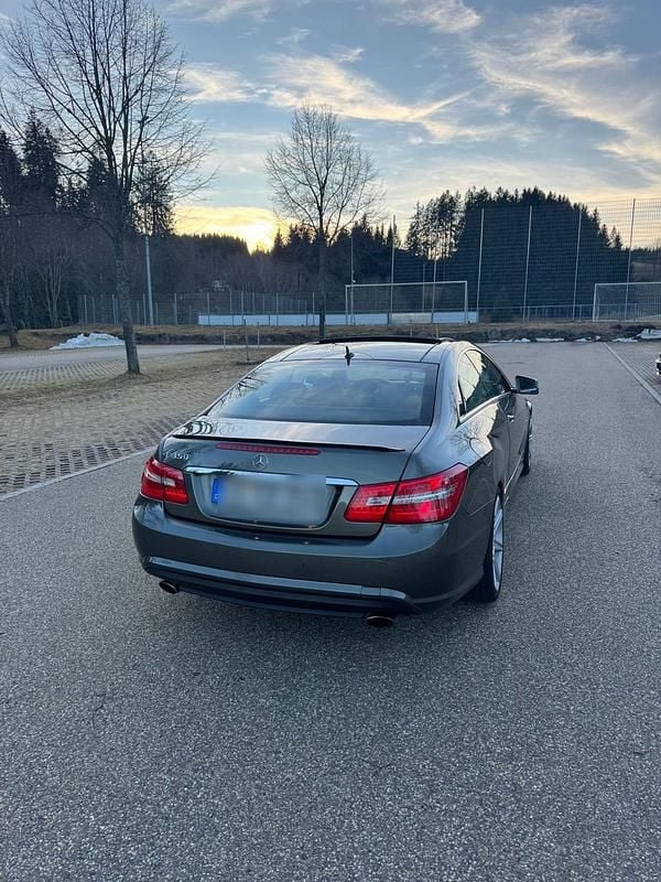 Gebraucht Mercedes E350 231 PS (169 kW) 2010 Andere farben Coupé