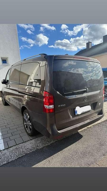 Gebraucht Mercedes V220 Edition 190 PS (139 kW) 2014 Braun Van / Kleinbus