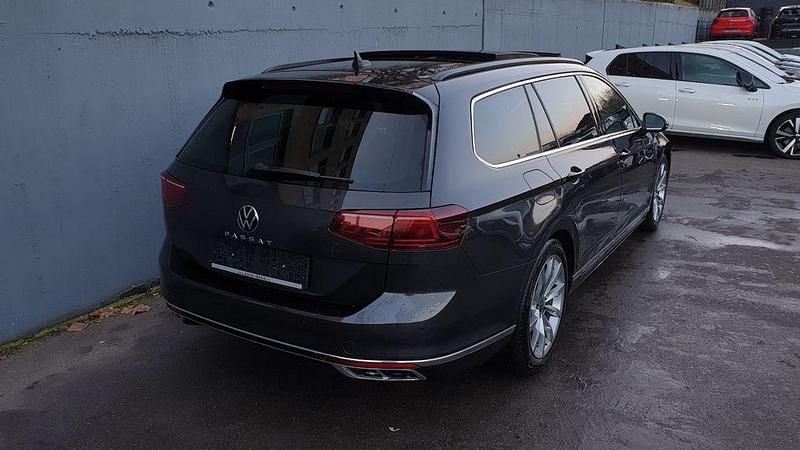 Gebraucht VW Passat R-line 200 PS (147 kW) 2022 Grau Limousine