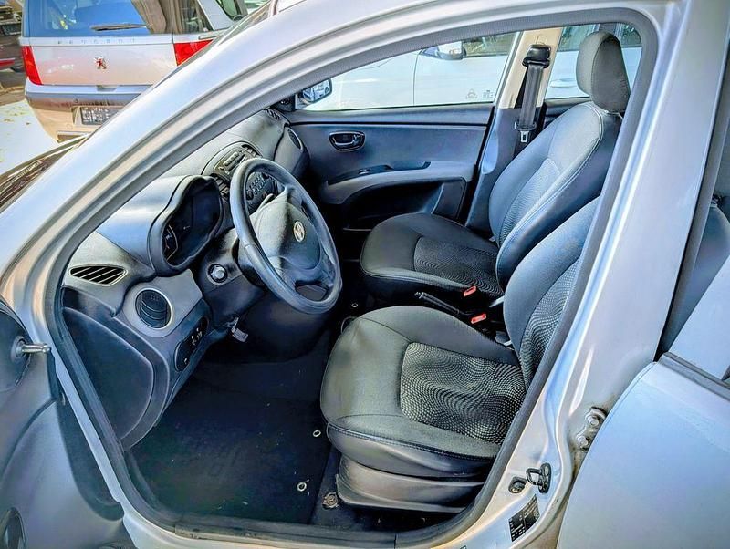 Gebraucht Hyundai i10 69 PS (50 kW) 2012 Silber Kleinwagen