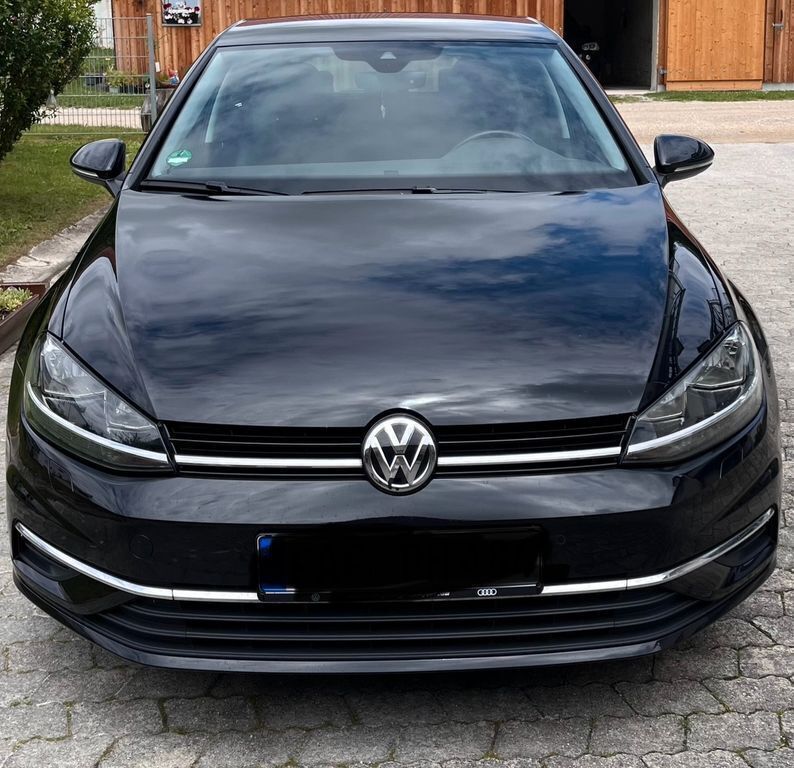 Schwarz Gebraucht 2019 VW Golf VII IQ Drive Limousine | 18.550 € (Fairer Preis) - Bild 1/4