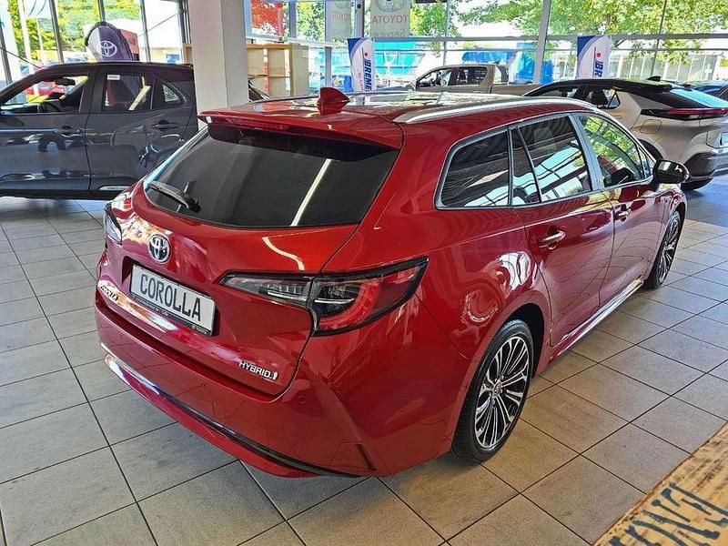 Gebraucht Toyota Corolla Team 98 PS (72 kW) 2021 Karminarot Kombi