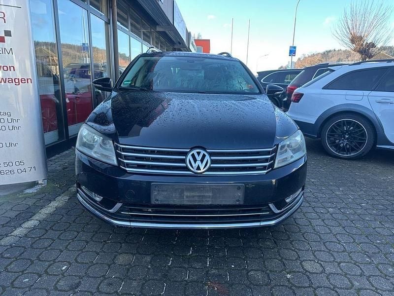 Schwarz Gebraucht 2011 VW Passat Highline Kombi | 5.500 € (Superpreis) - Bild 1/4