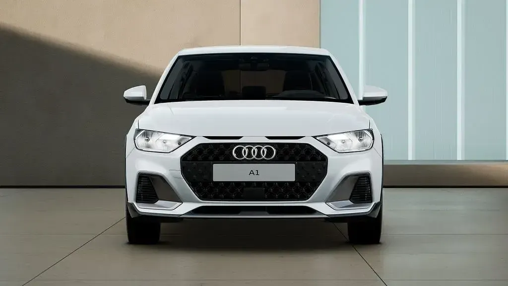 Gebraucht Audi A1 S-Line 116 PS (85 kW) 2025 Gletscherweiß metallic SUV