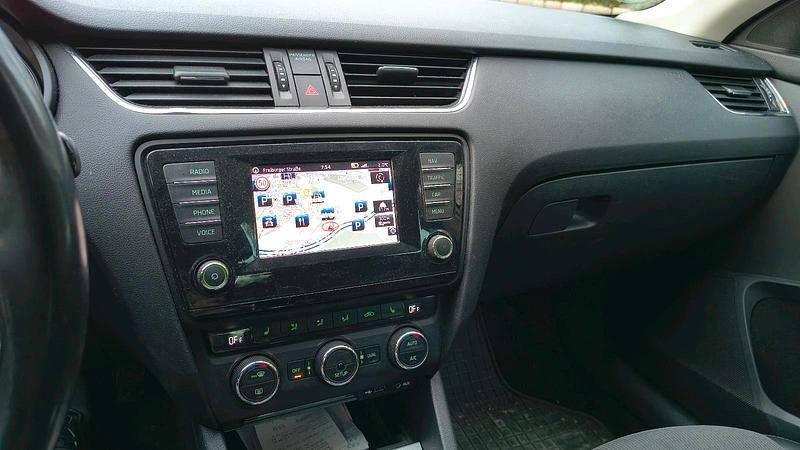 Gebraucht Skoda Octavia 105 PS (77 kW) 2014 Grau Kleinwagen