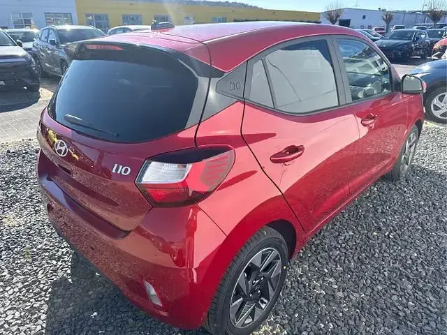 Neu Hyundai i10 77 PS (56 kW) 2025 (dragon red wr7) Kleinwagen
