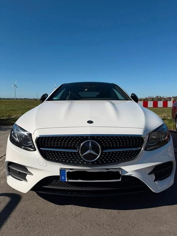 Gebraucht Mercedes E220 AMG line 194 PS (142 kW) 2017 Weiß Coupé