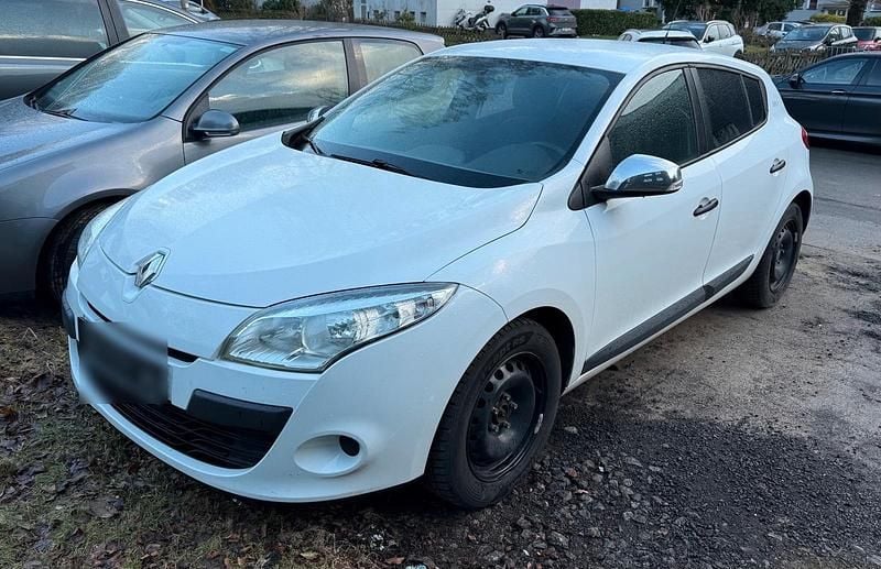 Gebraucht Renault Mégane 110 PS (80 kW) 2011 Weiß Limousine