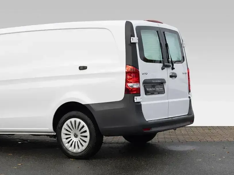 Gebraucht Mercedes Vito 163 PS (119 kW) 2024 Arktikweiß Van