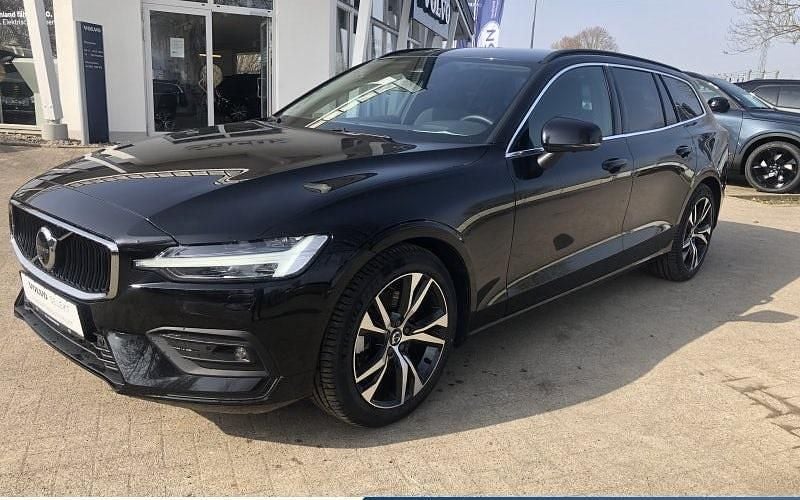 Usado Volvo V60 Core 197 HP (144 kW) 2025 Preto Carrinha