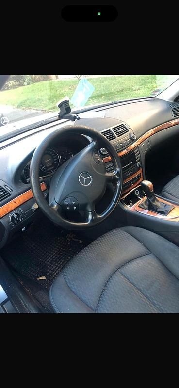 Silber Gebraucht 2005 Mercedes 220 Limousine | 4.000 € - Bild 1/4