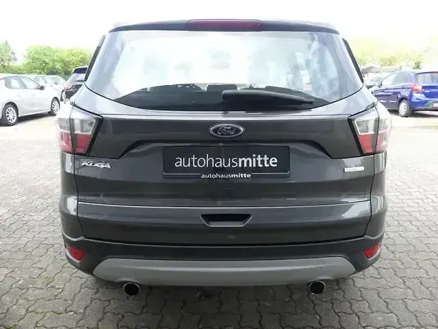 Gebraucht Ford Kuga Trend 182 PS (133 kW) 2018 Grau SUV