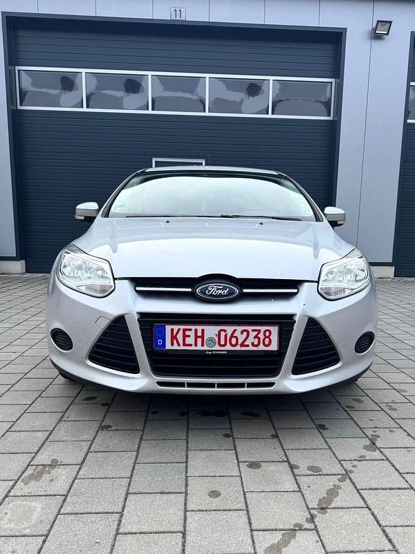 Gebraucht Ford Focus Trend 95 PS (69 kW) 2012 Grau Kombi