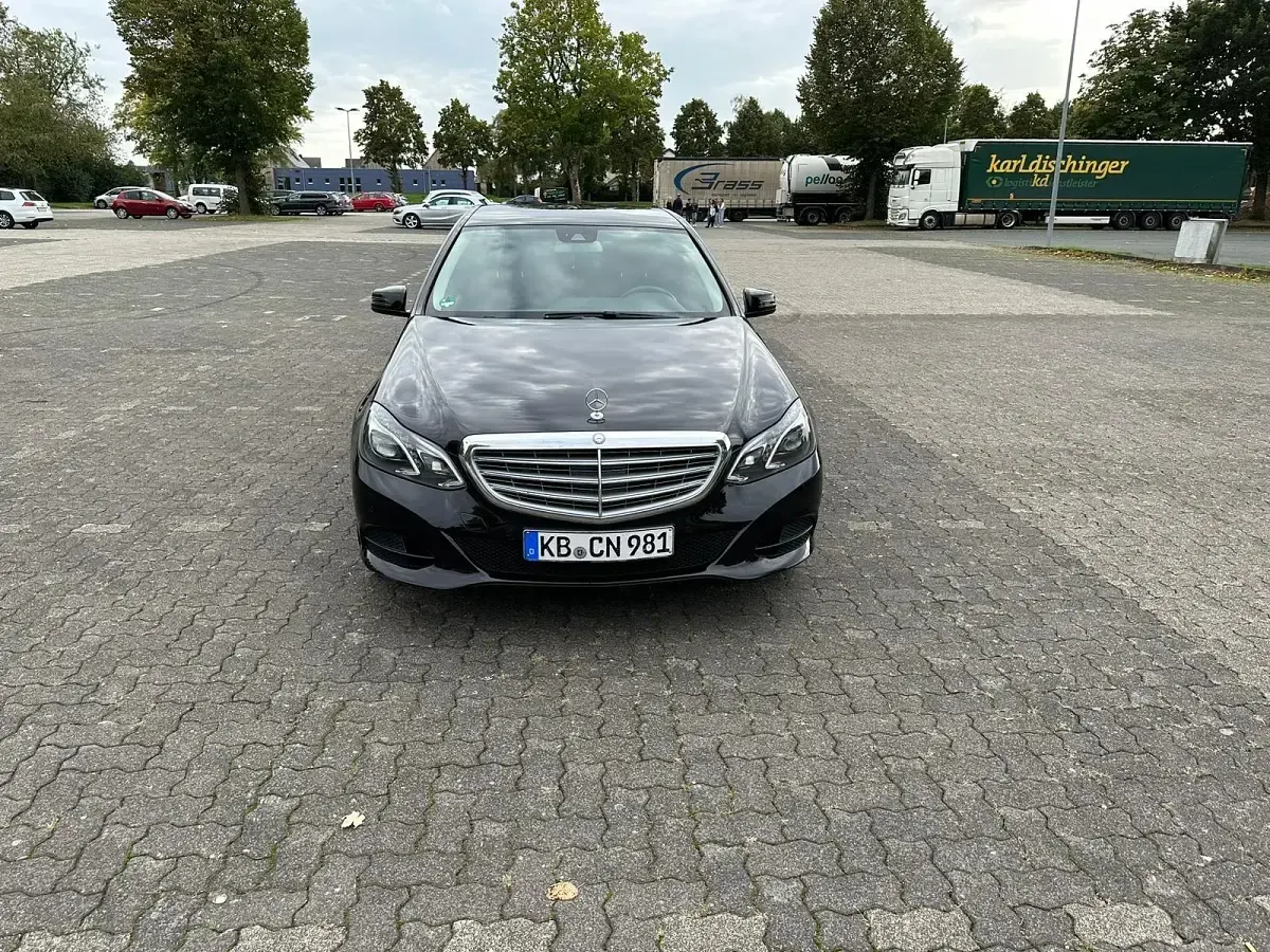 Gebraucht Mercedes E200 136 PS (100 kW) 2015 Schwarz Limousine