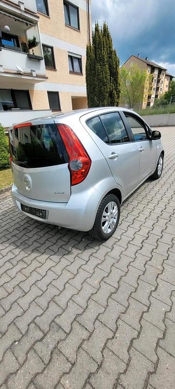 Gebraucht Opel Agila 68 PS (50 kW) 2011 Silber Kleinwagen