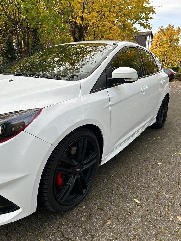 Gebraucht Ford Focus Sport 250 PS (183 kW) 2017 Weiß Limousine