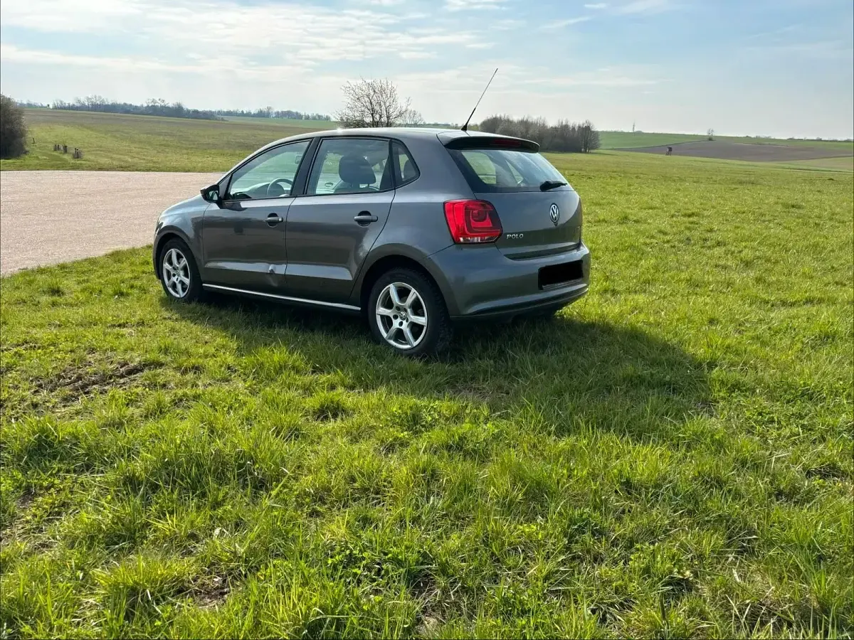 Używany VW Polo 90 KM (66 kW) 2012 Szary Hatchback